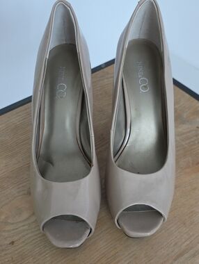 Nine & Co Tan Heel 8.5